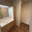 洗面室に収納棚あり 