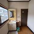 2階のトイレの手前に洗面台あり  