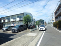 建物横の道路 