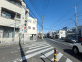 建物の東側をまっすぐ北上すれば、相模大野駅です。 