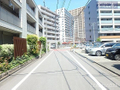建物の前面の道路。 
