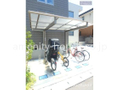 屋根付き駐輪場あり。 