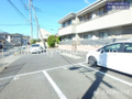 建物の前面が駐車場スペースとなります（月額6600円） 