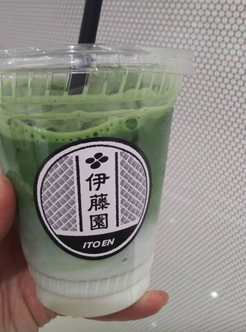 町田　伊藤園　抹茶ラテ