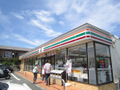 セブンイレブン（242m）  