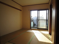 南向きで明るい和室。 