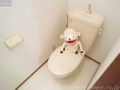 清潔感のあるトイレスペース。 