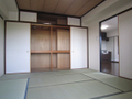 広々とした8帖和室は寝室にどうぞ（押入＆天袋あり） 