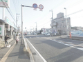 エントランス側は、藤沢街道となります。 