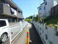 駅からは、この歩行者専用道を通っていけます。 