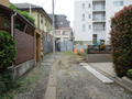 前面道路、東から西へ 