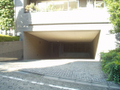地下駐車場の出入口 