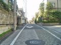 前面道路、東から西へ 