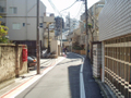 前面道路、西から東へ 