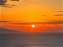 今年も大変お世話になりました。明年も何卒よろしくお願い申し上げます。新年は１月５日（木）からの営業となります。