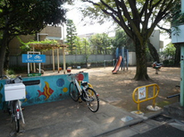 文京区春日２丁目公園：町会倉庫も有って助かっています。【茗荷谷駅】