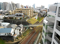 管理物件近くに「撮り鉄」の聖地が新たに誕生か！！？？『まだホボ毎日の如く２名様ほどお見掛けします』レンズは池袋方向に。