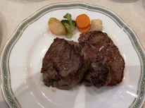 ホテルランチで肉食べ放題？