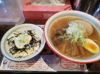 久々に新しいラーメン屋さんへ