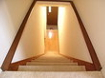 賃貸ブログ　１フロア一世帯　専用内階段です