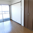 前面建物がなく明るいリビングです 