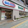 1階部分にはドラッグストアあり 