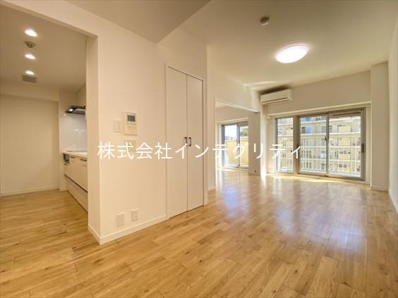 プラザ元加賀G棟（9階） エレベーター停止階の南向き、新規内装
