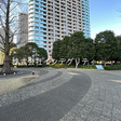 休日には隅田川沿いを散策できます。 