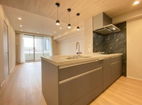 ★弊社売主物件★『グランアルト豊洲』2001年築、「豊洲」駅徒歩5分、総戸数293戸、3LDK、76.04㎡、新規内装リノベーション、陽当り眺望良好、豊富な収納が魅力！