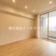 バルコニーに面した6帖の寝室　／　弊社施工例（グランアルト豊洲14階）2025年7月施工 