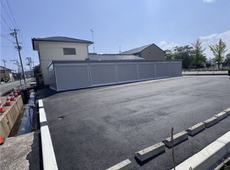 レンタルガレージ泉「車・バイクにこだわる人」のための上質ガレージ