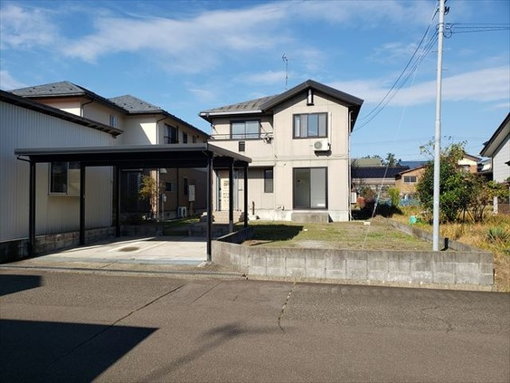 柿崎区馬正面 中古住宅 前面道路6ｍ 閑静な住宅地です 2ldk 9 900 000円 101 12m2 築22年 賃貸空室情報 カンエー ハウジング 上越市のアパート マンション 土地 建物の不動産の仲介