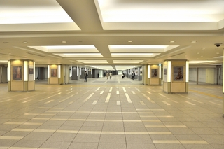 駅地下道