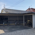 自転車置き場。屋根付きです。 