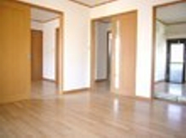 松本市　アパート　賃貸　不動産　築1年の平屋建住宅。ガレージもついて愛車も安心ですね！（松本市大村）