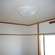 照明器具はリモコン付き。 