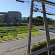 窓からの川沿いの景色が素敵です。 