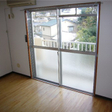 南向きの日当たりの良いお部屋です。 