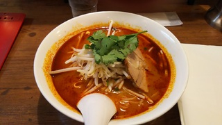 飯田橋ラムラ「ティーヌン」のトムヤムラーメン