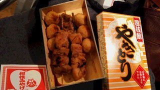 (株)松屋撮影：両国国技館のやきとり写真