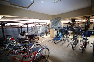 飯田橋の不動産会社(株)松屋：マンション沼袋駐輪場写真