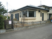 緑が美しい遊歩道に面した平家住宅