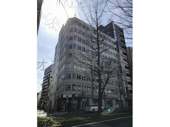 【中古】 中小ビル経営の法律と書式 貸ビル・貸店舗・貸室・貸事務所・ビル管理 改訂版/自由国民社/富田晃栄 中古】 中小ビル経営の法律と書式 貸ビル・貸店舗・貸室・貸事務