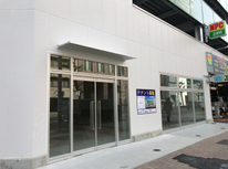 伏見駅4分の1階希少物件　【NPC24H三蔵パーキングビル】