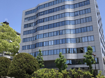 多数の駐車場を完備！　江戸時代を築いた将軍の名前を冠す【サンエース徳川ビル】