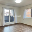 バルコニーへ繋がる日当たり良好な居室☆ 