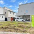 建築条件なし角地◎小学校まで徒歩約8分とお子様の通学も安心な距離です♪※空をCGで加工しています。 