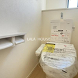 窓付きのトイレです◎ 