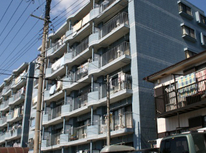 【大倉山】３ＤＫ★敷地内駐車場あり★バイク相談可★南向き角部屋