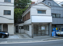 【大倉山】綱島街道沿いの住居付き店舗事務所　駐車場付属　月額15万円
